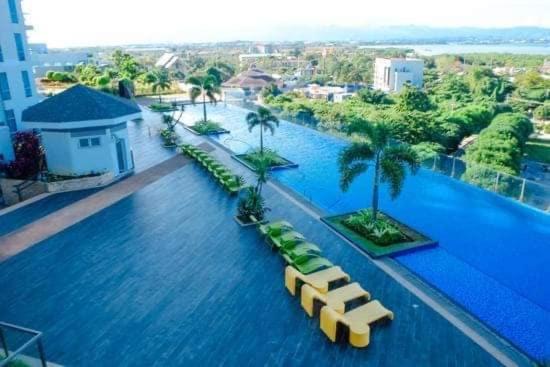 Mactan Newtown Beach Condo Мактан Экстерьер фото